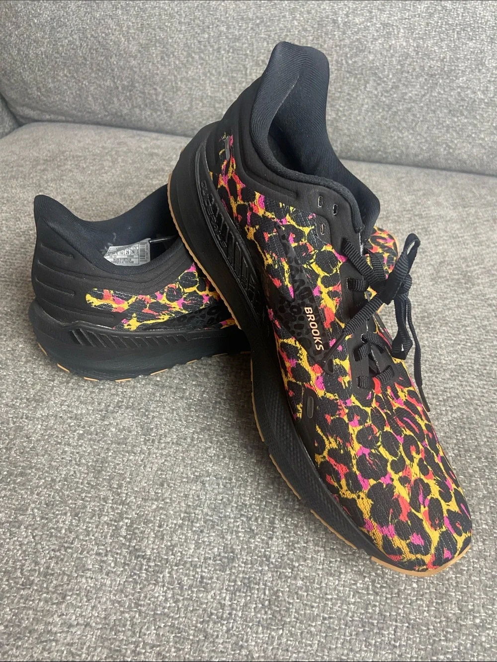 Brooks Women's Athletic Shoe - Black with Pink & Yellow Leopard Pattern size 12